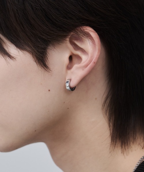WYZ surgical stainless(ダブリューワイジィーサージカルステンレス)の「【 金属アレルギー対応 】ビジュー フープイヤリング サージカルステンレス(両耳用)(イヤリング・メンズ・シルバー/ブラック/ゴールド・FREE)」の14枚目の写真