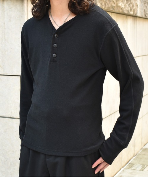 Noen(ノエン)の「Vネックヘンリーニットソー(ニット/セーター・メンズ・アイボリー/ブラック・MEDIUM/LARGE/X-LARGE)」の1枚目の写真