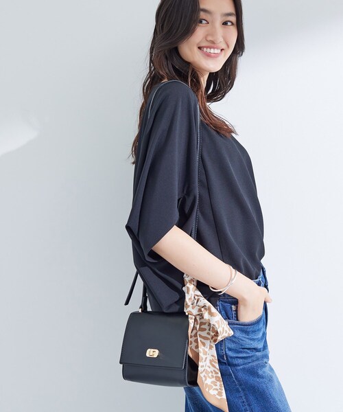 INDIVI(インディヴィ)の「ミニスクエアショルダー(ショルダーバッグ・レディース・ブルー系その他/ブラック・00)」の1枚目の写真