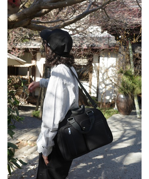 EDITA.(エディータ)の「ネオプレン ポケットデザイン ボストンバッグ 1泊旅行 / 軽量(ボストンバッグ・レディース・グリーン/ブラック・FREE)」の6枚目の写真