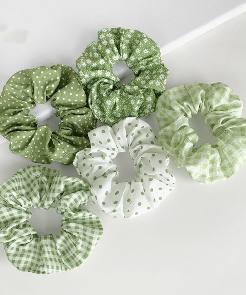 Mayree（メイリー）の「【urge select】ファンシー アソート柄 シュシュ【5個セット/9色展開】（シュシュ・レディース・パープル系/ブラウン系/レッド系/ブラック系/ブルー系/グリーン系/オレンジ系/ピンク系/ネイビー系・FREE）」の3枚目の写真