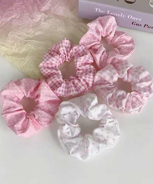 Mayree（メイリー）の「【urge select】ファンシー アソート柄 シュシュ【5個セット/9色展開】（シュシュ・レディース・パープル系/ブラウン系/レッド系/ブラック系/ブルー系/グリーン系/オレンジ系/ピンク系/ネイビー系・FREE）」の7枚目の写真