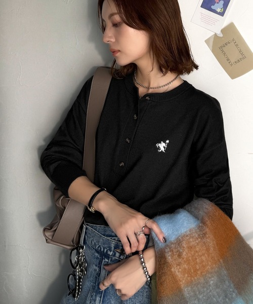Java(ジャバ)の「《JaVaジャバコラボ》顔周りスッキリ&胸元刺繍で映える♪配色刺繍ヘンリーネックニット(ニット/セーター・レディース・ブラウン/ブラック×ホワイト/グレー×ホワイト/グレイッシュベージュ/アイボリー・LARGE/MEDIUM/X-LARGE/SMALL)」の13枚目の写真