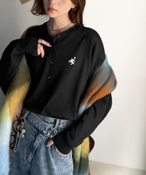 Java(ジャバ)の「《JaVaジャバコラボ》顔周りスッキリ&胸元刺繍で映える♪配色刺繍ヘンリーネックニット(ニット/セーター・レディース・ブラウン/ブラック×ホワイト/グレー×ホワイト/グレイッシュベージュ/アイボリー・LARGE/MEDIUM/X-LARGE/SMALL)」の14枚目の写真