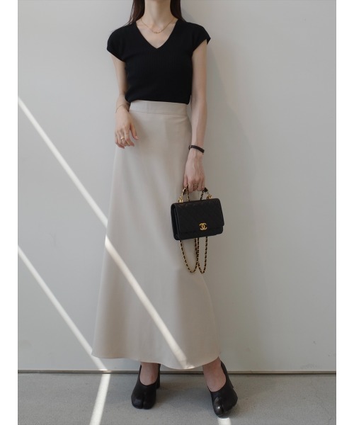 amel（エイメル）の「【RE ARRIVAL】ベーシックフレアロングスカート / ベージュ（スカート・レディース・ベージュ・FREE）」の2枚目の写真