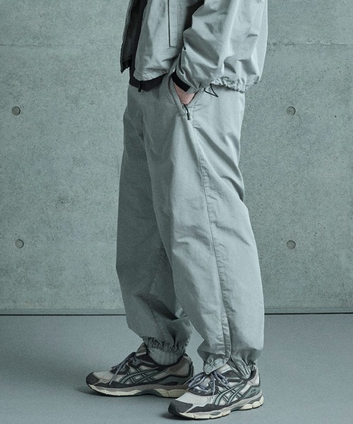 FUSE(フューズ)の「コットンナイロンピグメント加工パンツ(その他パンツ・メンズ・ブラック/オフホワイト・01/03/02)」の13枚目の写真