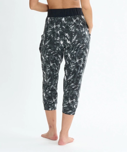 ROXY(ロキシー)の「RELAX LOOSE PANTS/ロキシー速乾ウエストゴムヨガパンツ(その他パンツ・レディース・マルチ/ブラック・SMALL/LARGE/MEDIUM)」の7枚目の写真