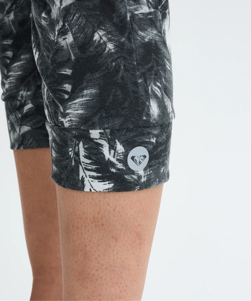 ROXY(ロキシー)の「RELAX LOOSE PANTS/ロキシー速乾ウエストゴムヨガパンツ(その他パンツ・レディース・マルチ/ブラック・SMALL/LARGE/MEDIUM)」の4枚目の写真