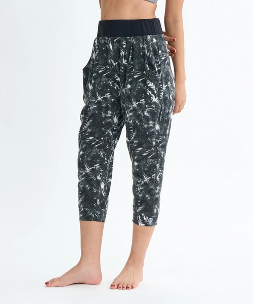 ROXY(ロキシー)の「RELAX LOOSE PANTS/ロキシー速乾ウエストゴムヨガパンツ(その他パンツ・レディース・マルチ/ブラック・SMALL/LARGE/MEDIUM)」の9枚目の写真
