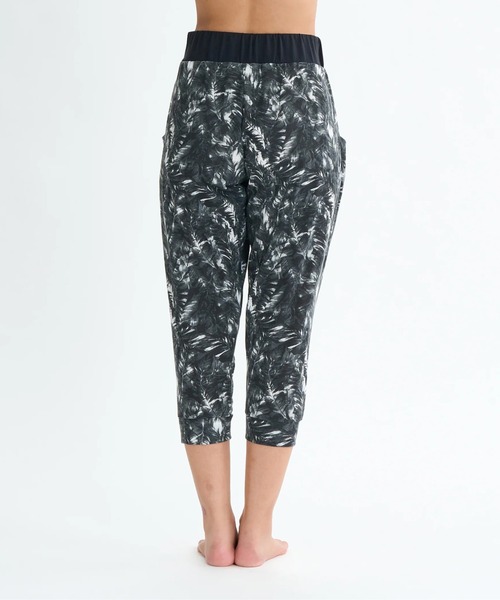 ROXY(ロキシー)の「RELAX LOOSE PANTS/ロキシー速乾ウエストゴムヨガパンツ(その他パンツ・レディース・マルチ/ブラック・SMALL/LARGE/MEDIUM)」の8枚目の写真