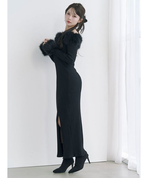 EATME（イートミー）の「フェイクファーオフショルロングワンピース（ワンピース・レディース・ブラウン/ネイビー/アイボリー/ブラック・FREE）」の18枚目の写真