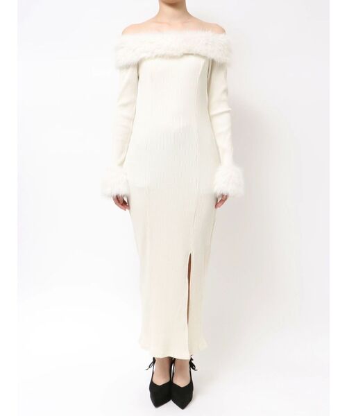 EATME（イートミー）の「フェイクファーオフショルロングワンピース（ワンピース・レディース・ブラウン/ネイビー/アイボリー/ブラック・FREE）」の5枚目の写真