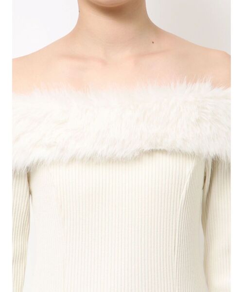 EATME（イートミー）の「フェイクファーオフショルロングワンピース（ワンピース・レディース・ブラウン/ネイビー/アイボリー/ブラック・FREE）」の8枚目の写真