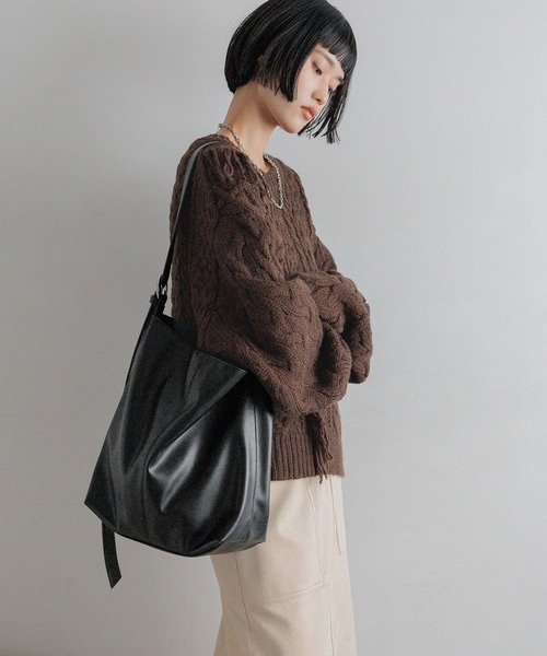 LOWRYS FARM（ローリーズファーム）の「ミドルワンショルダーＢＡＧ　580171（ショルダーバッグ・レディース・ベージュ/ブラウン/ブラック・FREE）」の2枚目の写真