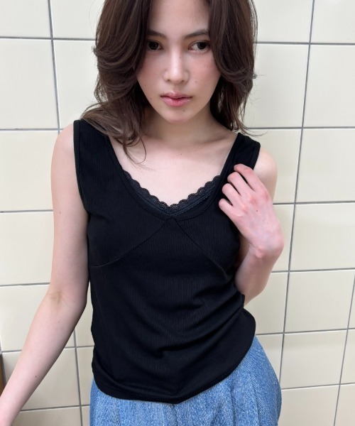 FUULLY STUDIO(フーリィーステューディオ)の「ビスチェライクレイヤードタンクトップ(タンクトップ・レディース・ブラック/イエロー/ダークブラウン/グレー/ピンク・FREE)」の21枚目の写真