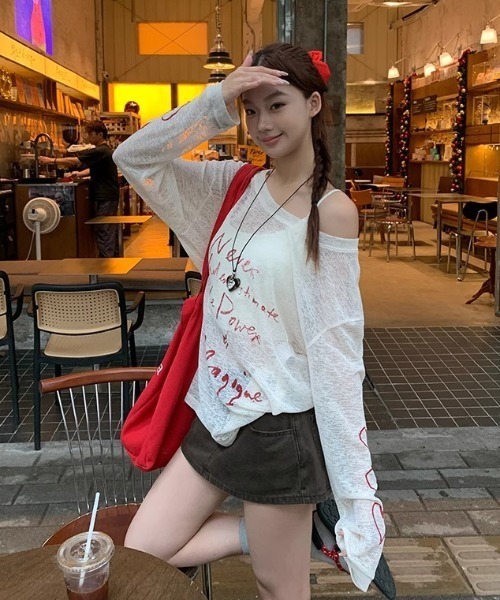 GEMEDA(ジェメダ)の「英字プリントシアーロングTシャツ(Tシャツ/カットソー・レディース・ホワイト系その他/ホワイト/ブラック/ベージュ/ブラック系・M)」の9枚目の写真