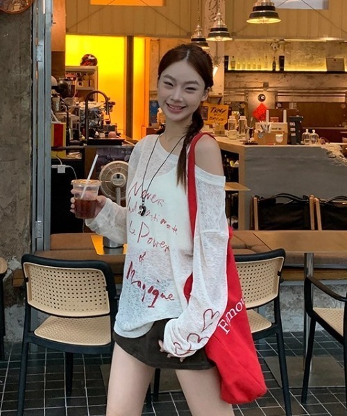 GEMEDA(ジェメダ)の「英字プリントシアーロングTシャツ(Tシャツ/カットソー・レディース・ホワイト系その他/ホワイト/ブラック/ベージュ/ブラック系・M)」の10枚目の写真