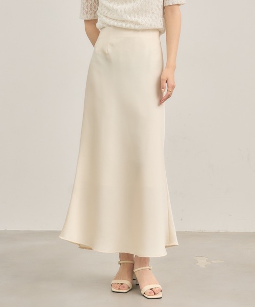 NEUNA（ヌナ）の「サテンマーメイドスカート（スカート・レディース・ブラック/アイボリー・FREE）」の12枚目の写真