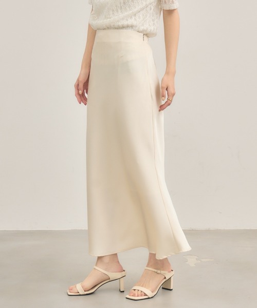 NEUNA（ヌナ）の「サテンマーメイドスカート（スカート・レディース・ブラック/アイボリー・FREE）」の16枚目の写真