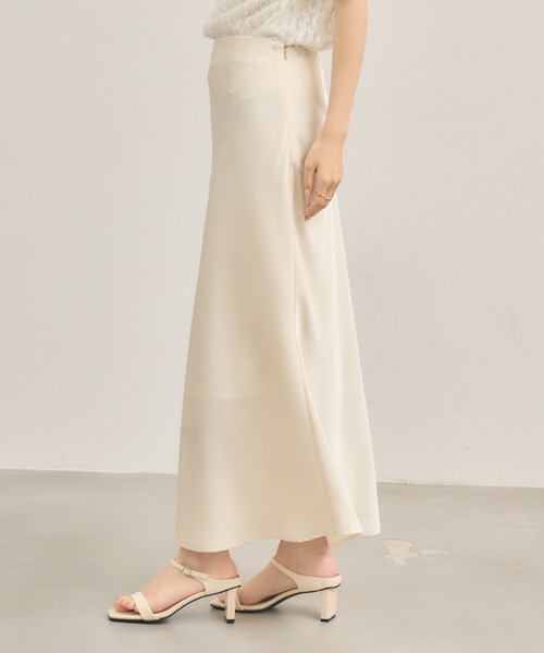 NEUNA（ヌナ）の「サテンマーメイドスカート（スカート・レディース・ブラック/アイボリー・FREE）」の14枚目の写真