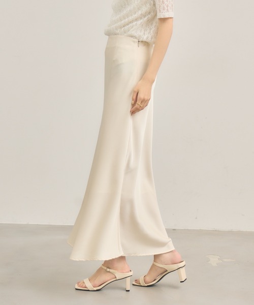 NEUNA（ヌナ）の「サテンマーメイドスカート（スカート・レディース・ブラック/アイボリー・FREE）」の18枚目の写真