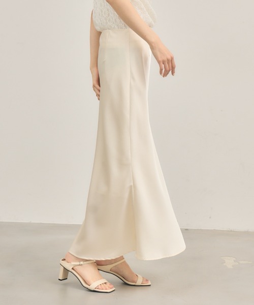 NEUNA（ヌナ）の「サテンマーメイドスカート（スカート・レディース・ブラック/アイボリー・FREE）」の13枚目の写真