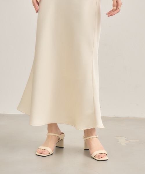 NEUNA（ヌナ）の「サテンマーメイドスカート（スカート・レディース・ブラック/アイボリー・FREE）」の15枚目の写真