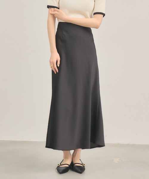 NEUNA（ヌナ）の「サテンマーメイドスカート（スカート・レディース・ブラック/アイボリー・FREE）」の21枚目の写真