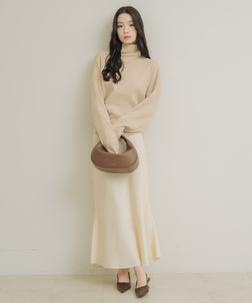 NEUNA（ヌナ）の「サテンマーメイドスカート（スカート・レディース・ブラック/アイボリー・FREE）」の3枚目の写真