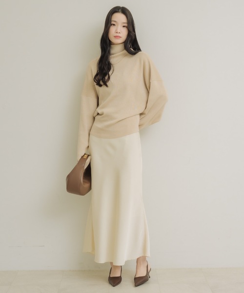 NEUNA（ヌナ）の「サテンマーメイドスカート（スカート・レディース・ブラック/アイボリー・FREE）」の4枚目の写真