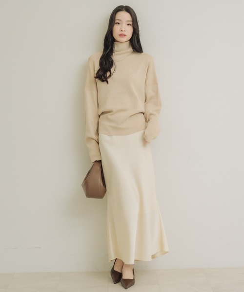 NEUNA（ヌナ）の「サテンマーメイドスカート（スカート・レディース・ブラック/アイボリー・FREE）」の5枚目の写真