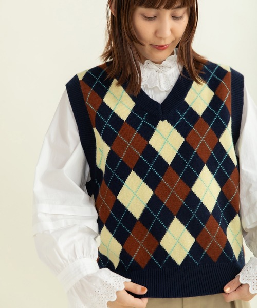 CHILD WOMAN（チャイルドウーマン）の「メリノウール アーガイルⅤネックベスト（ベスト・レディース・レッド/ネイビー・FREE）」の2枚目の写真