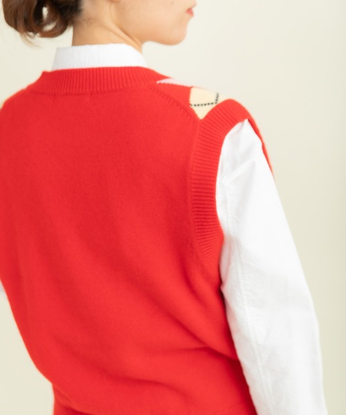 CHILD WOMAN（チャイルドウーマン）の「メリノウール アーガイルⅤネックベスト（ベスト・レディース・レッド/ネイビー・FREE）」の5枚目の写真