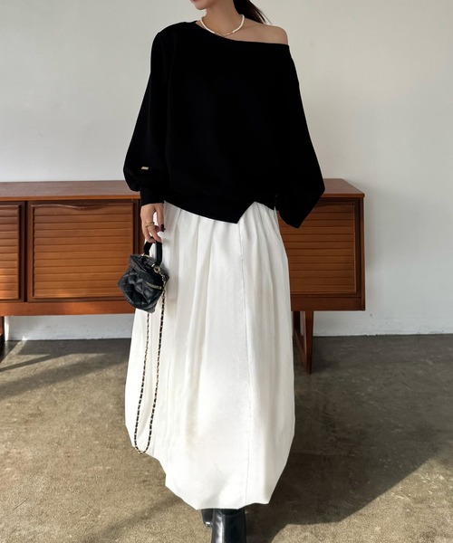 JUNOAH(ジュノア)の「ワンショルスリットスウェット(スウェット・レディース・ブルー系その他/ブラック/杢グレー・SMALL/MEDIUM/LARGE)」の6枚目の写真