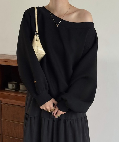 JUNOAH(ジュノア)の「ワンショルスリットスウェット(スウェット・レディース・ブルー系その他/ブラック/杢グレー・SMALL/MEDIUM/LARGE)」の7枚目の写真