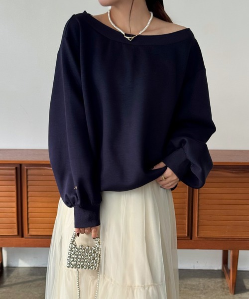 JUNOAH(ジュノア)の「ワンショルスリットスウェット(スウェット・レディース・ブルー系その他/ブラック/杢グレー・SMALL/MEDIUM/LARGE)」の15枚目の写真