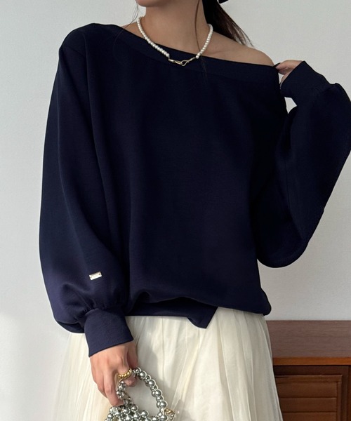 JUNOAH(ジュノア)の「ワンショルスリットスウェット(スウェット・レディース・ブルー系その他/ブラック/杢グレー・SMALL/MEDIUM/LARGE)」の17枚目の写真