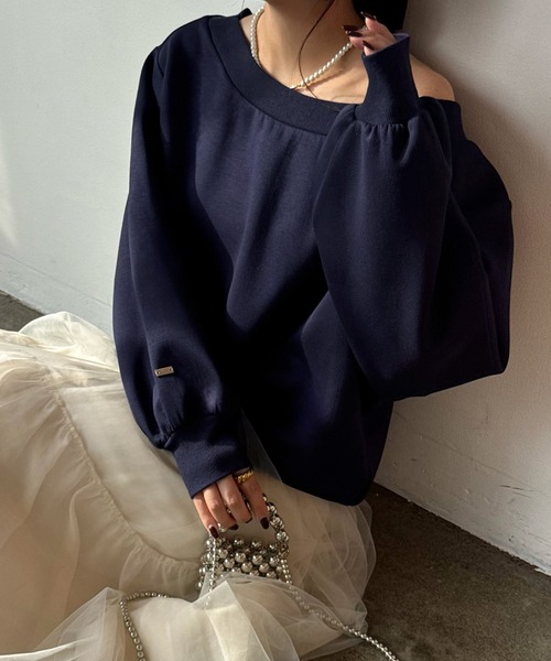 JUNOAH(ジュノア)の「ワンショルスリットスウェット(スウェット・レディース・ブルー系その他/ブラック/杢グレー・SMALL/MEDIUM/LARGE)」の19枚目の写真