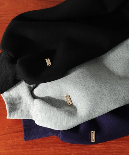 JUNOAH(ジュノア)の「ワンショルスリットスウェット(スウェット・レディース・ブルー系その他/ブラック/杢グレー・SMALL/MEDIUM/LARGE)」の20枚目の写真