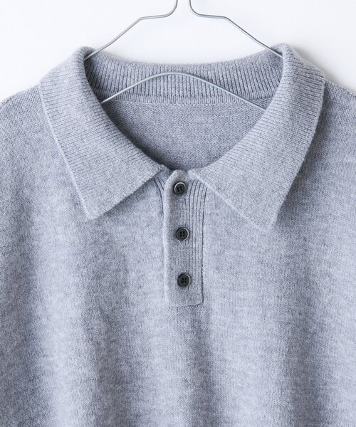 Kastane(カスタネ)の「【UNISEX】ブラッシュド ヤーン ニットポロシャツ(ニット/セーター・レディース・ブラウン/ネイビー/イエロー/グレー・FREE)」の12枚目の写真