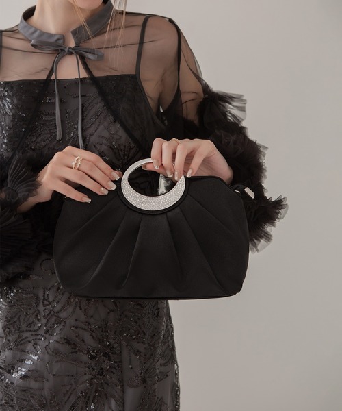 Leja(レジャ)の「【LEJA】サテンプリーツリングハンドル2WAYクラッチバッグ結婚式 パーティー 成人式 二次会 同窓会 お呼ばれ オケージョン 20代 30代(ハンドバッグ・レディース・ベージュ/ブラック・FREE)」の1枚目の写真