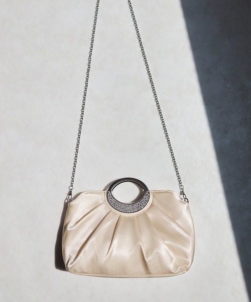 Leja(レジャ)の「【LEJA】サテンプリーツリングハンドル2WAYクラッチバッグ結婚式 パーティー 成人式 二次会 同窓会 お呼ばれ オケージョン 20代 30代(ハンドバッグ・レディース・ベージュ/ブラック・FREE)」の15枚目の写真