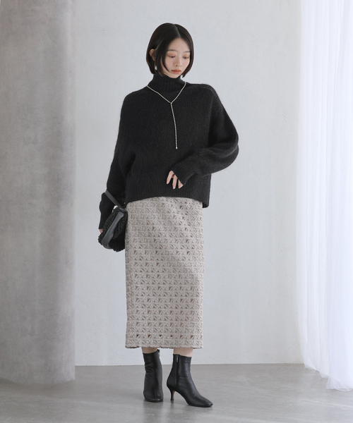 ジオメトリックレースタイトスカート