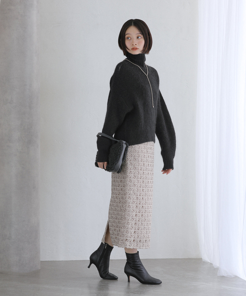 ジオメトリックレースタイトスカート