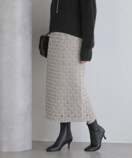 ジオメトリックレースタイトスカート