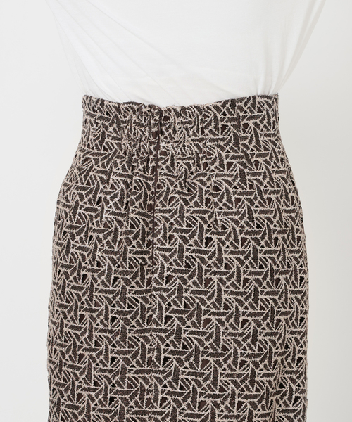 ジオメトリックレースタイトスカート