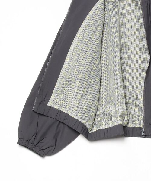 PUMA（プーマ）の「プーマ PUMA TRN EDGE ウラメッシュライナー ウーブンJKT（ブルゾン・レディース・チャコールグレー/グリーン・S/M/L）」の4枚目の写真