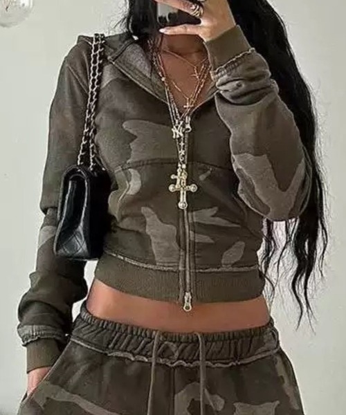 SPIGA(スピーガ)の「迷彩柄ジップアップフーディ(パーカー・レディース・カーキ・SMALL/MEDIUM/LARGE)」の1枚目の写真