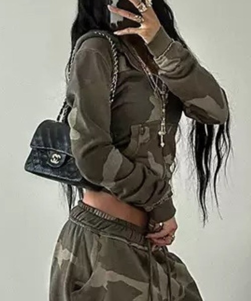 SPIGA(スピーガ)の「迷彩柄ジップアップフーディ(パーカー・レディース・カーキ・SMALL/MEDIUM/LARGE)」の2枚目の写真