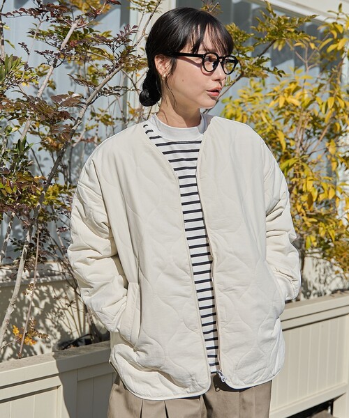 coen（コーエン）の「ノーカラー撥水キルティングブルゾン オーバーサイズ（ノーカラージャケット・レディース・ブラック/オリーブ/オフホワイト/ダークブラウン・M/L）」の7枚目の写真